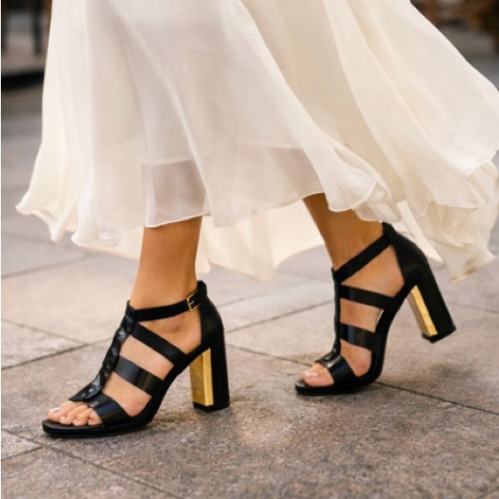 White House Black Market Bria Block Heel Sandals Leather Grommet Black Size 8